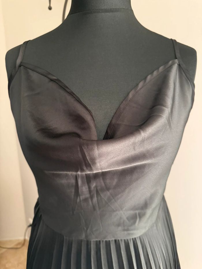 Robe noire plissée - photo numéro 2