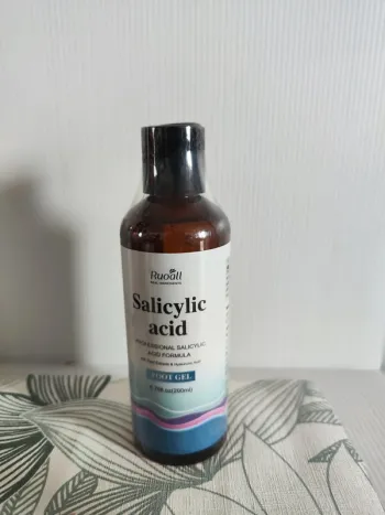 Ruoall gel pour les pieds acide salicylique  200ml  à utiliser 12 mois après ouverture