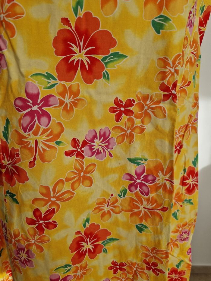 Robe polynésienne jaune à motif fleurs - photo numéro 3