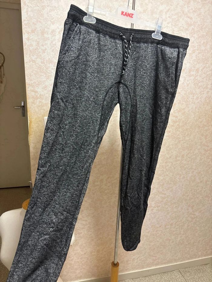 Jogging taille L marque tissaia