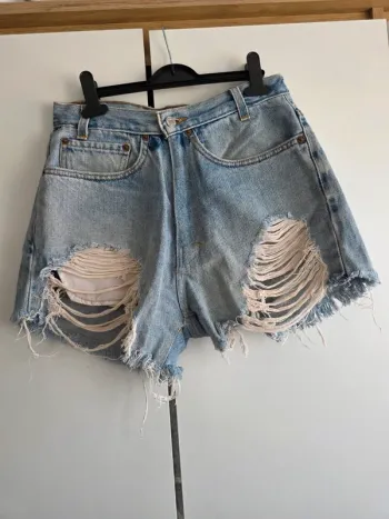 Short levi's