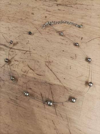 Collier tout fin avec boule argenté