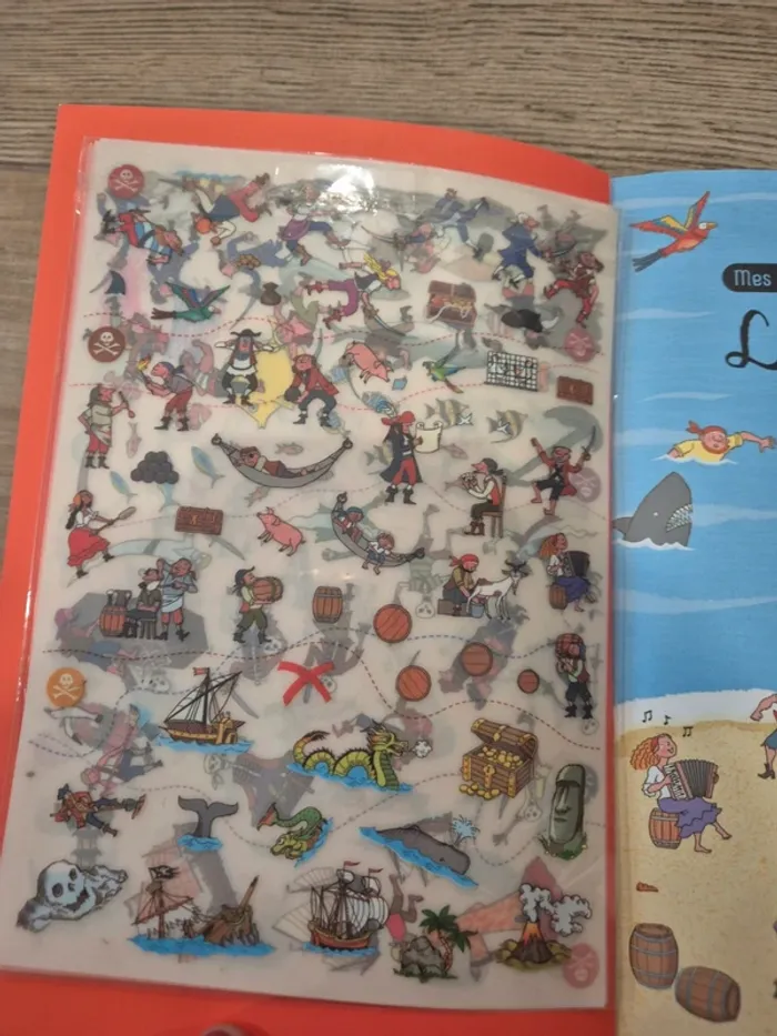 Livre Mes petites décalcomanies Usborne les pirates - photo numéro 2