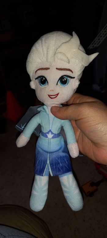 Petit peluche 15cm env reine des neiges 2