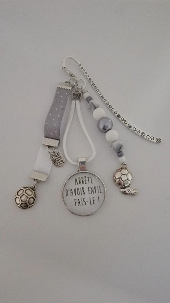 Cadeau pensées positives, bijoux de sac ou marque page " arrête d avoir envie,fais le"