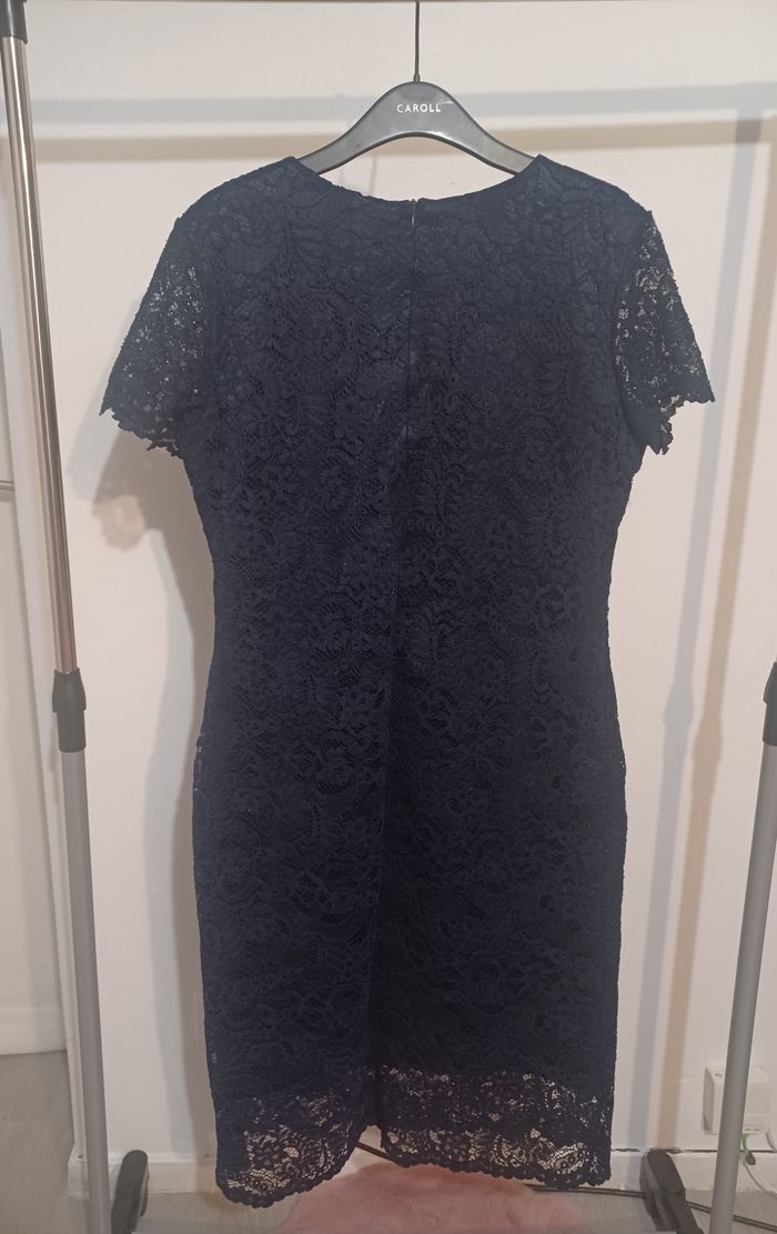 Robe longue bleu marine dentelle et perles
taille 50 - photo numéro 2