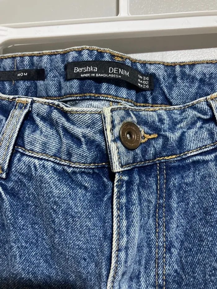Jean mom bleu Bershka – Taille 34 - photo numéro 2