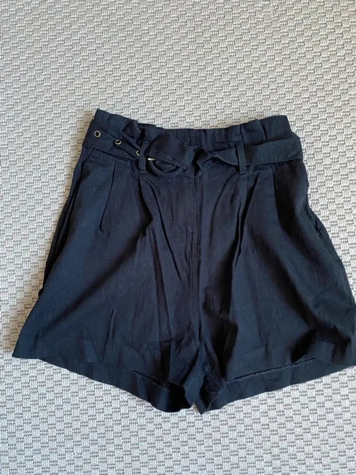 Short noir