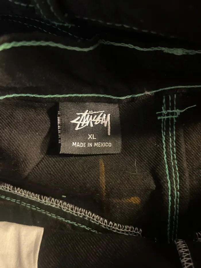 Short/Jort Stussy Black Embroidered Green Forest Big Logo Back – Taille XL - photo numéro 7