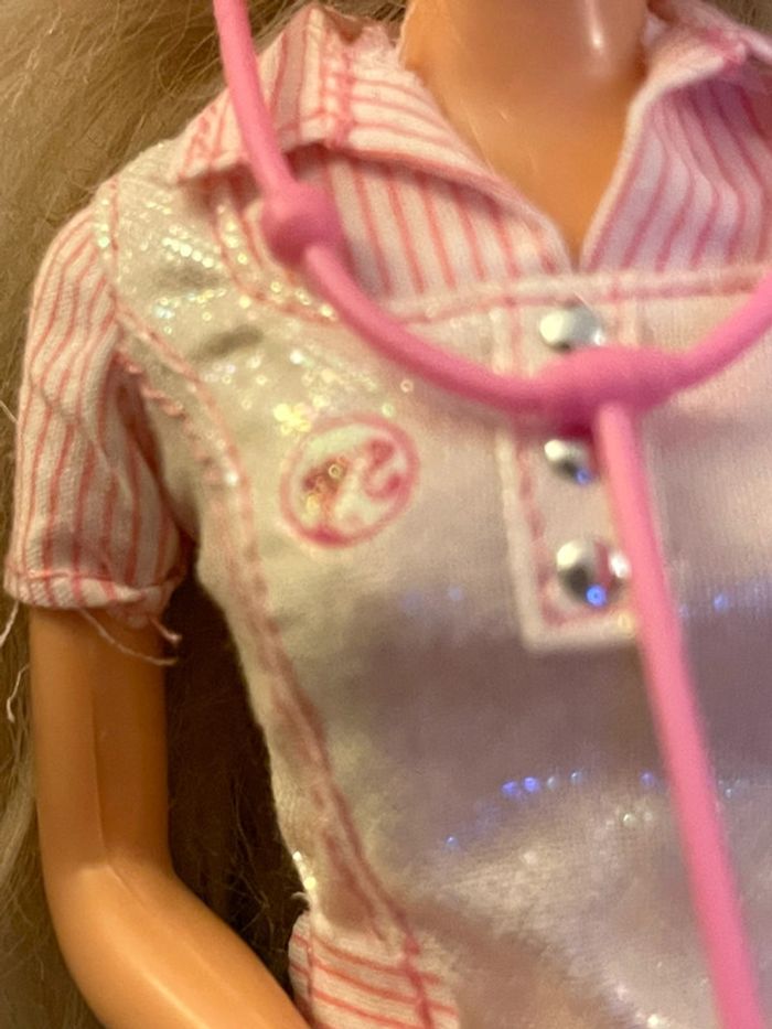 poupée Barbie infirmière - photo numéro 12