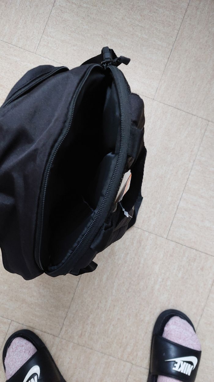Sac à dos noir neuf avec étiquettes jamais utilisé 27L - photo numéro 5