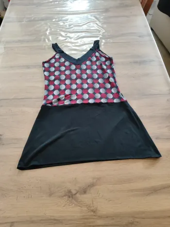 Débardeur Noir et Rouge Imprimé, Taille M - Style Graphique et Original !