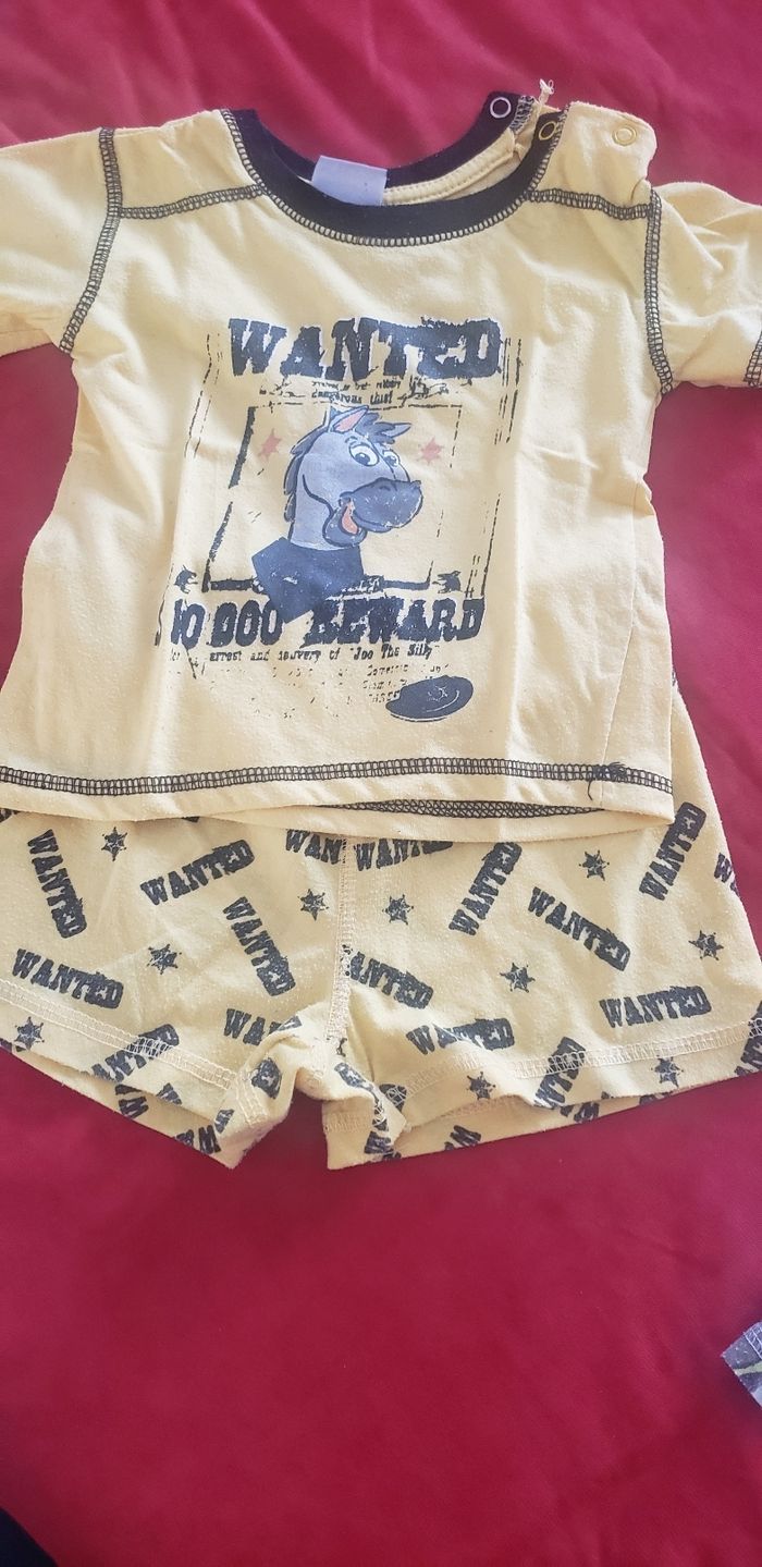 Lot pyjamas courts 2 pièces T 12 mois - photo numéro 3