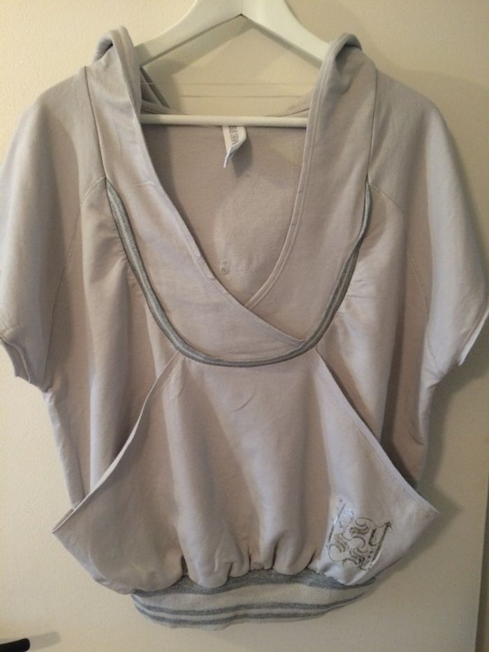 Haut / Sweat Kiss Me Pssy neuf taille S