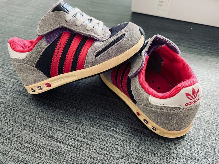 Baskets Adidas / Taille 21 - photo numéro 2