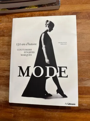 Livre mode : 150 ans d’histoire, couturière, styliste, marque