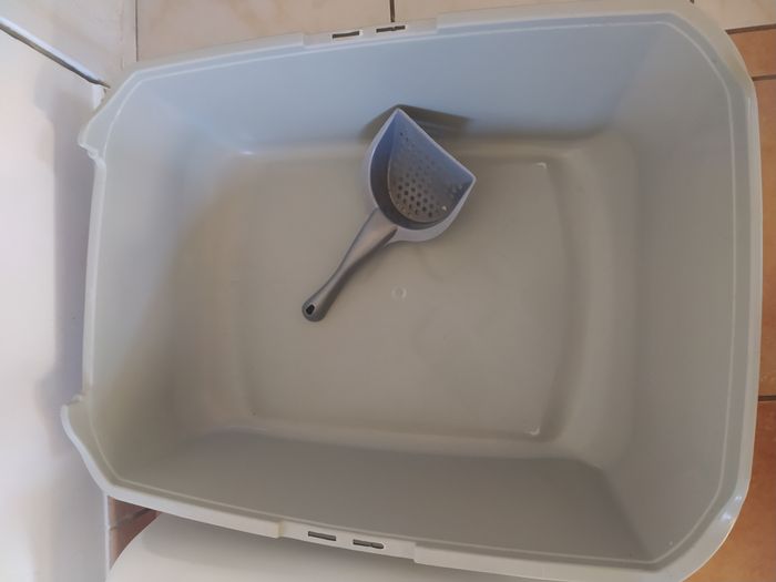 Grand bac à litière pour chat en excellent état de marque Catit avec pelle à litière incluse Très bo - photo numéro 3