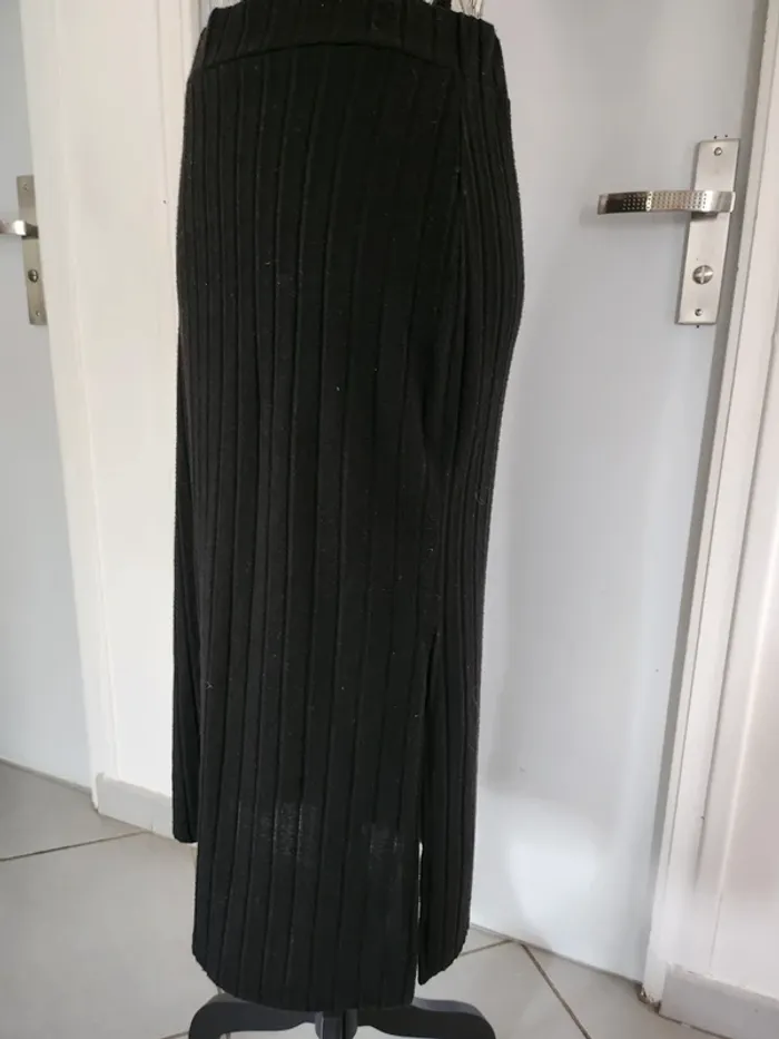Très Jolie Jupe Élastique côtelée noire de taille unique - photo numéro 3
