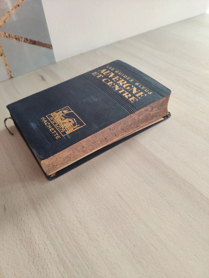 Guide bleu Hachette Auvergne et Centre chemin de fer et route 1924 - photo numéro 3