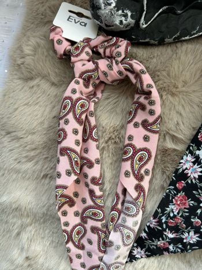 Chouchou cheveux avec ruban en satin