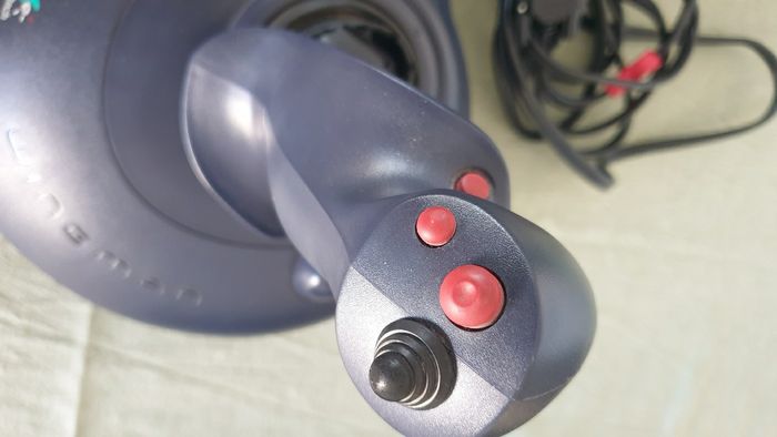 Jeux vidéo vintage manette de force Logitech Wingman - photo numéro 6