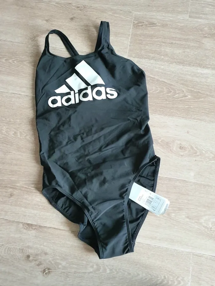 Maillot de bain Adidas taille 36 neuf