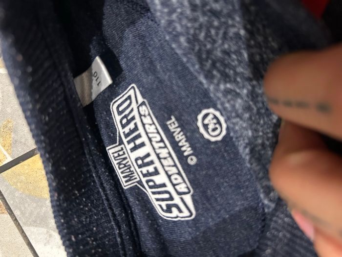 Lot de pulls Marvel - photo numéro 5