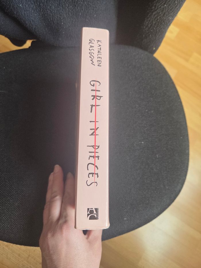 Livre Girl in pieces - photo numéro 5