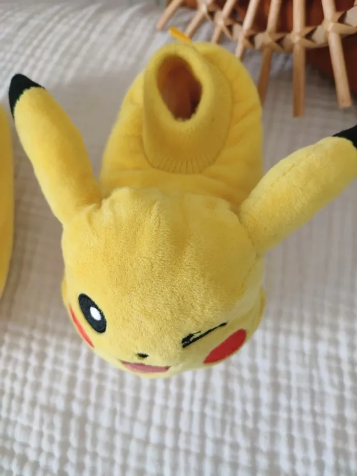 Chaussons 3D Pokémon Pikachu – Pointure 27 - photo numéro 3