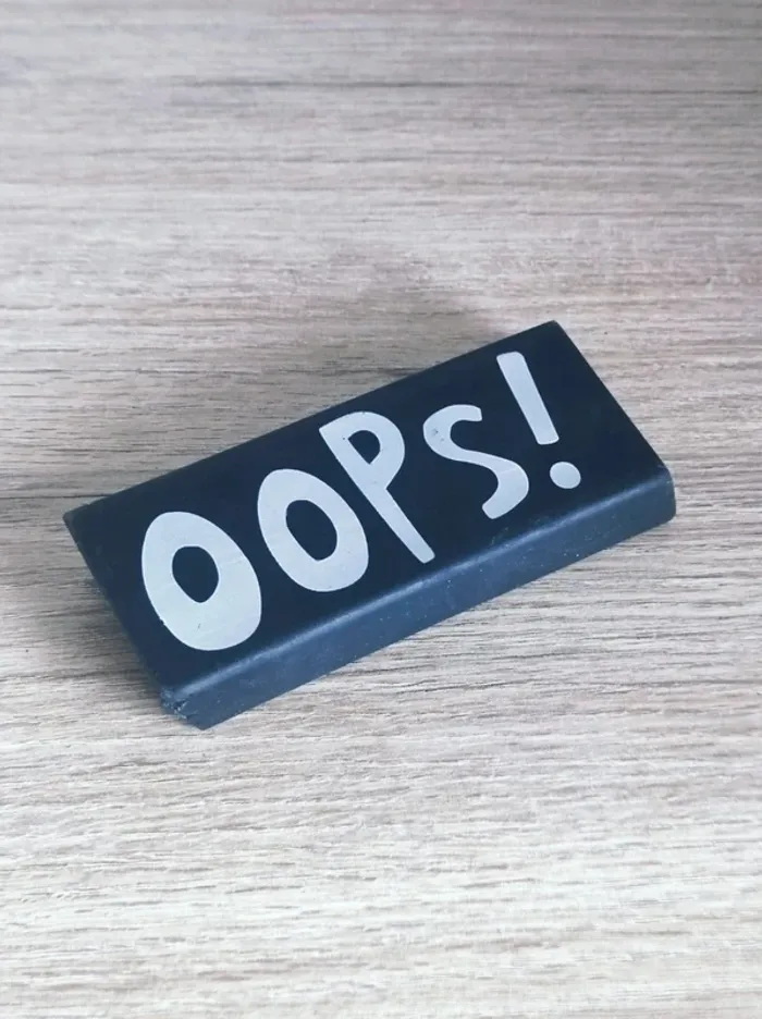 Gomme géante  < OOPS ! >  noir gris XXL