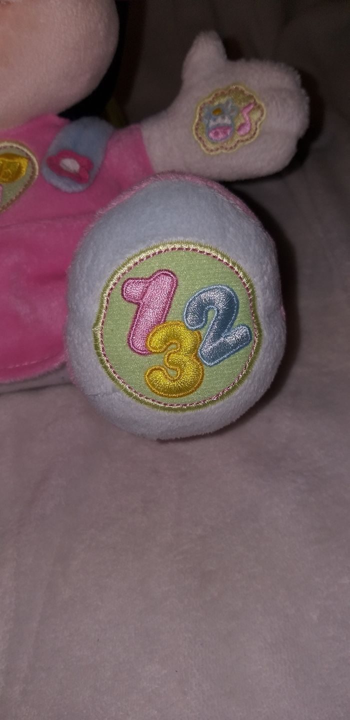 🐭 Joue et apprends avec la peluche baby Minnie - photo numéro 4