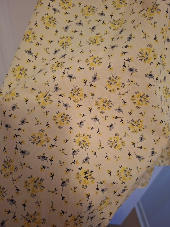 Robe jaune à fleurs - photo numéro 3