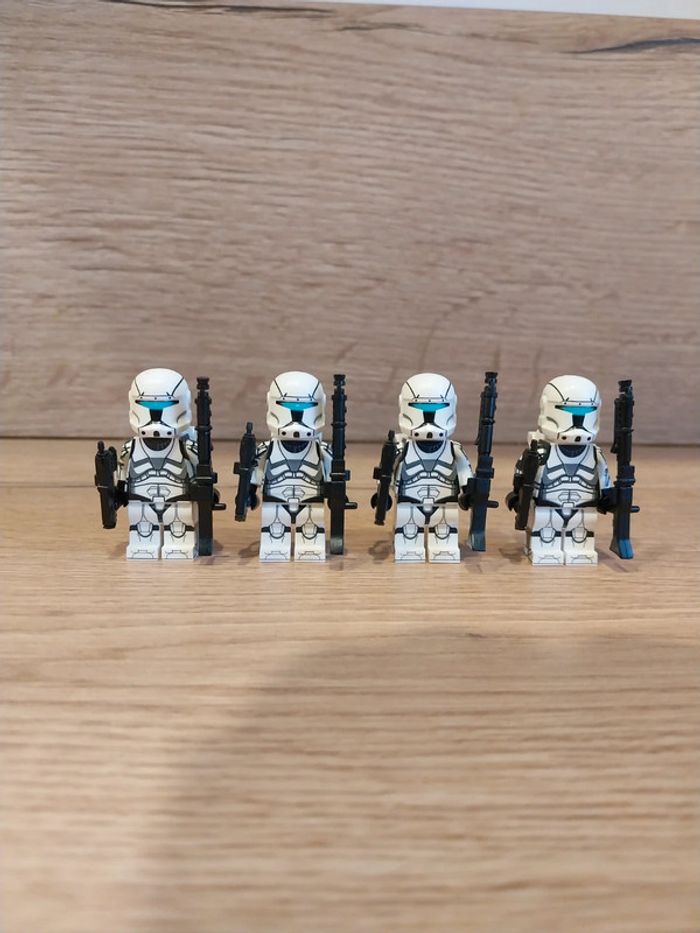 Figurines type lego 4 clones blanc star wars