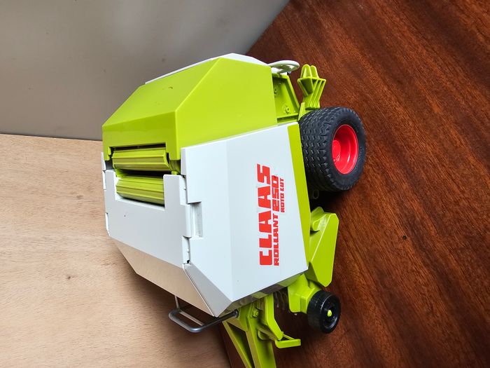 Presse Claas Rollant 250 Bruder - photo numéro 5