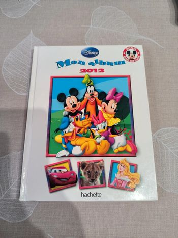 Hachette Disney mon album année 2012 Disney club du livre