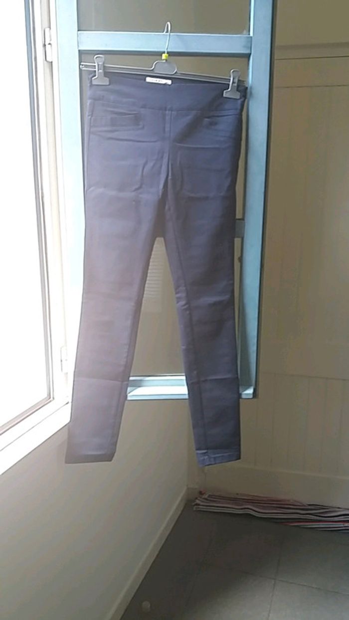 Beau pantalon moulant - photo numéro 3