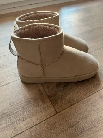 Bottines fourrées neuves