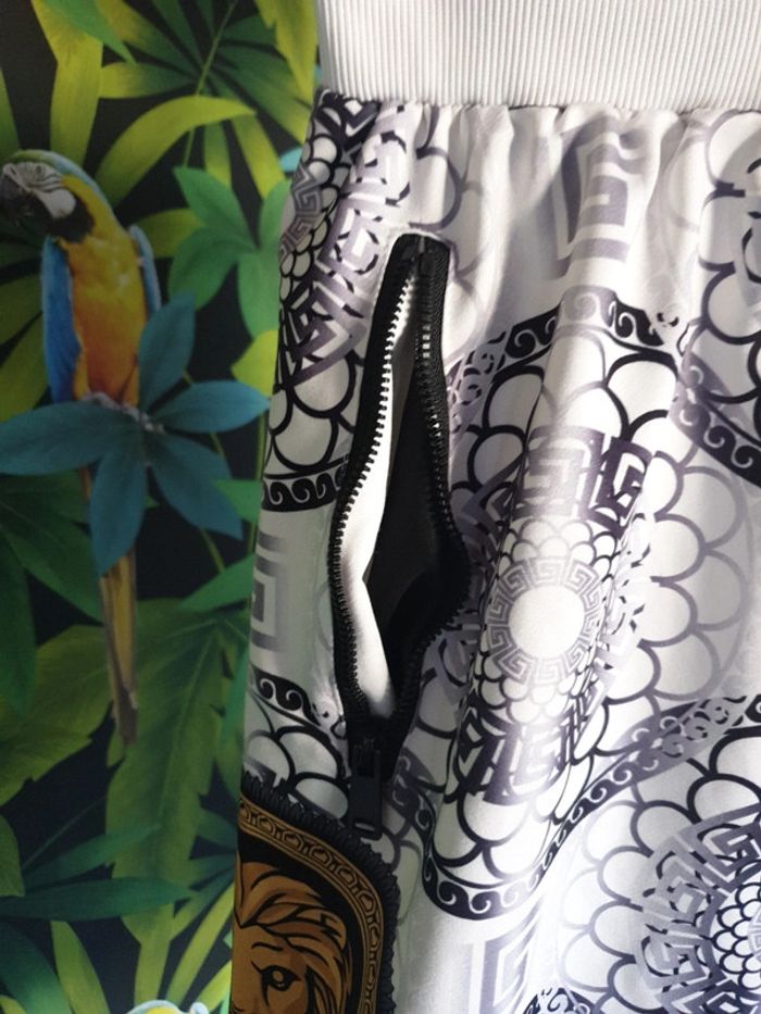 Short type "versace" - photo numéro 4