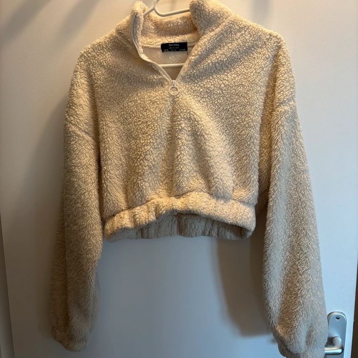 Pull court laine bershka