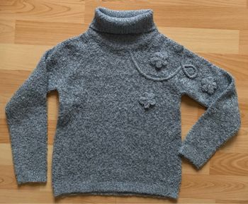 Pull bleu avec fleurs 8 ans