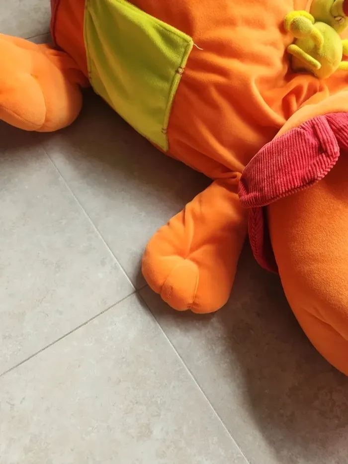 Peluche géante Igor le lion orange Lilliputiens - photo numéro 5