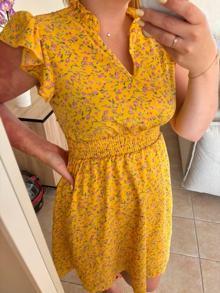 Robe jaune fleuris - Femme - 38/M - photo numéro 2