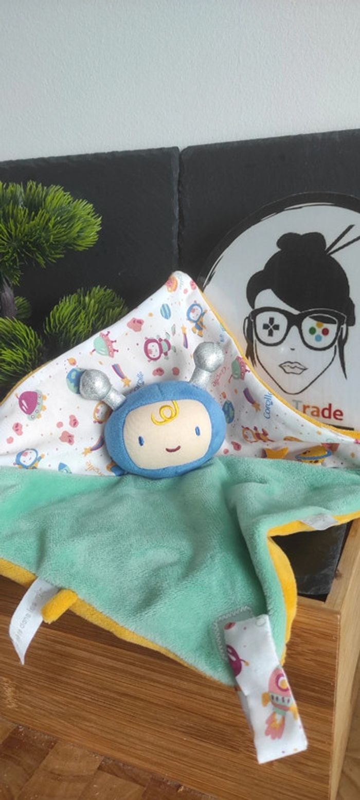doudou corolle astronaute extraterrestre antenne vert bleu étoile planète tête