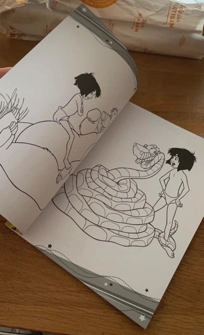Livre coloriage Disney megacolor avec stickers - photo numéro 6