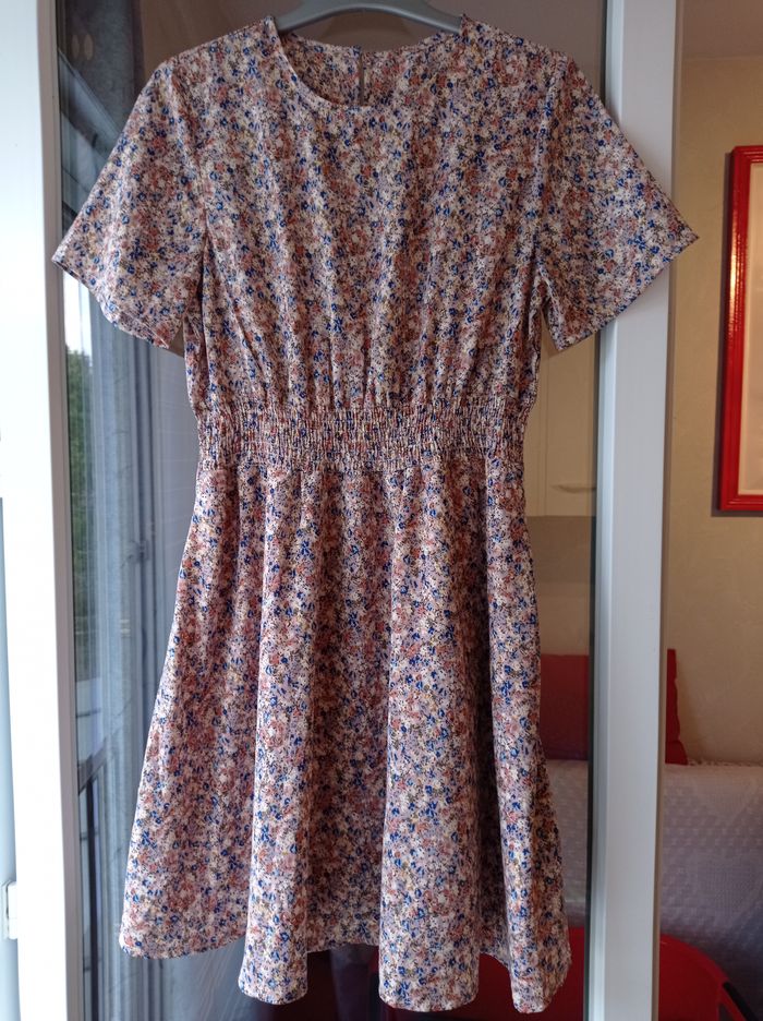 ROBE Courte SHEIN Fleurie. - photo numéro 3