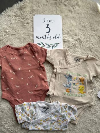 Lot 3 bodies 3 mois looney tunes