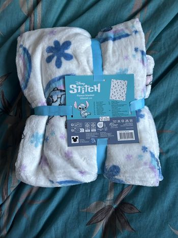 Plaid / couverture stitch neuf / fleece blanket