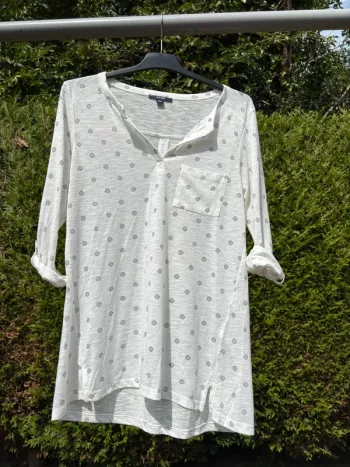 Blouse blanche à pois noirs – Marque Kiabi