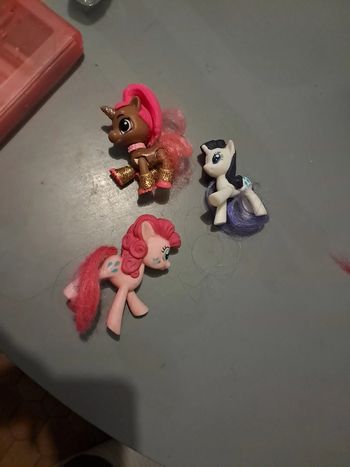 Mot de 3 pony