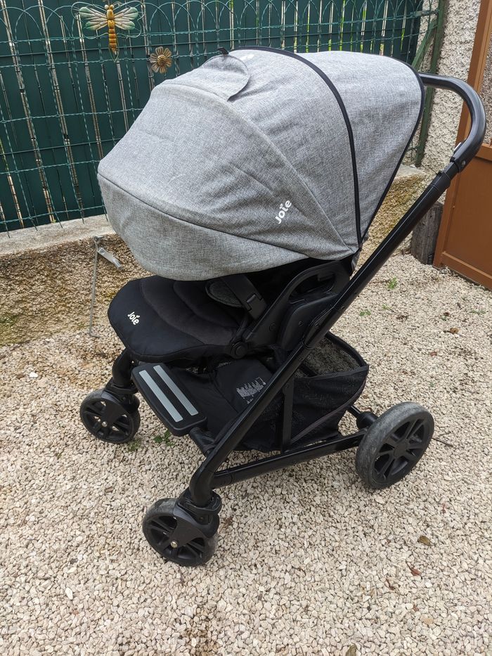Poussette joie chrome en  très bon état et propre - photo numéro 2